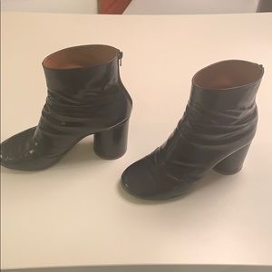 Gently used navy MMM round toed ankle boots.